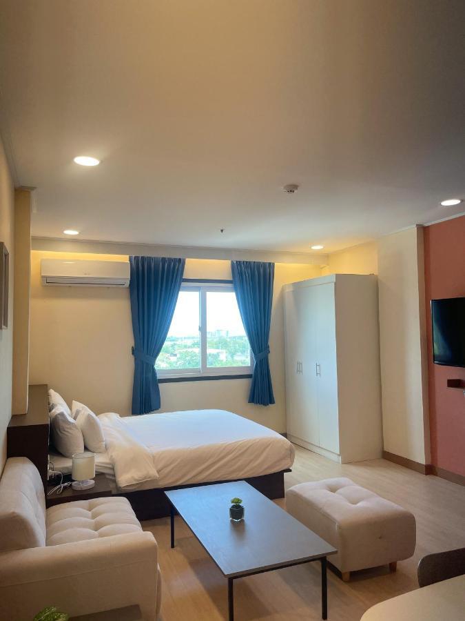On Hotel Friendship Angeles Esterno foto