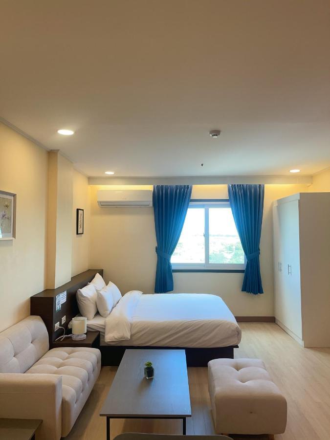 On Hotel Friendship Angeles Esterno foto